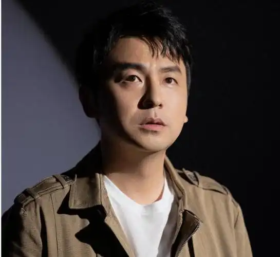 雷佳音参加朋友婚礼,新郎母亲冲他大喊,离我儿媳远一点