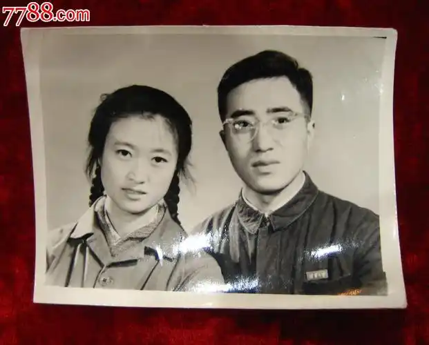 老相片:文革时期合影照片夫妻二人