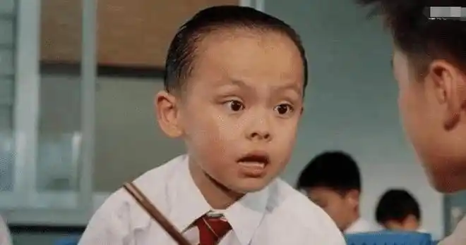 10年前演长江七号的小男孩走红10年后却逆袭成大美女