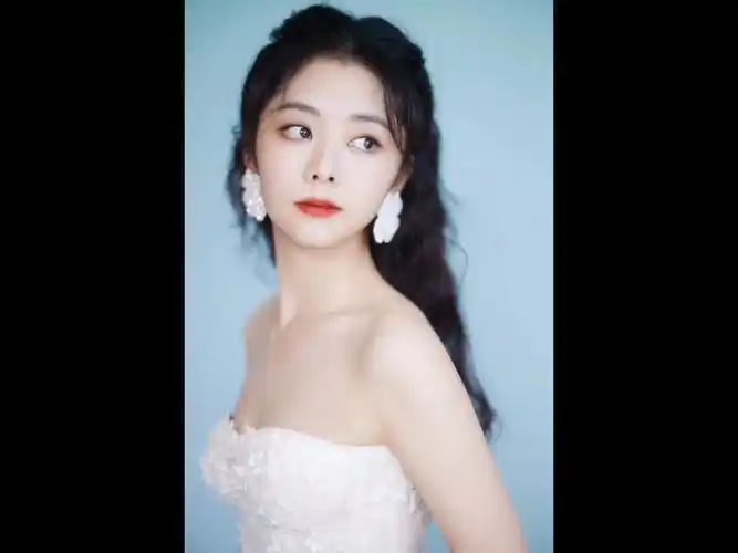 阳光~婚纱~谭松韵