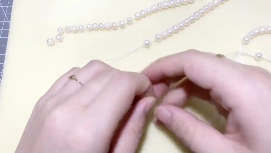 活动作品珍珠项链打结过程分享