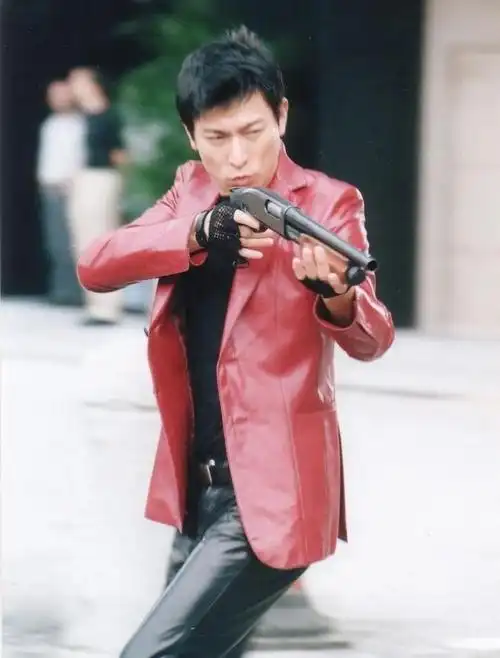 皮衣天王刘德华从赌神到莫斯科行动穿了30多年皮衣