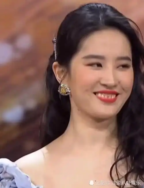 刘亦菲颜值无人能比,可她笑起来露出牙齿时,还是你的女神吗?