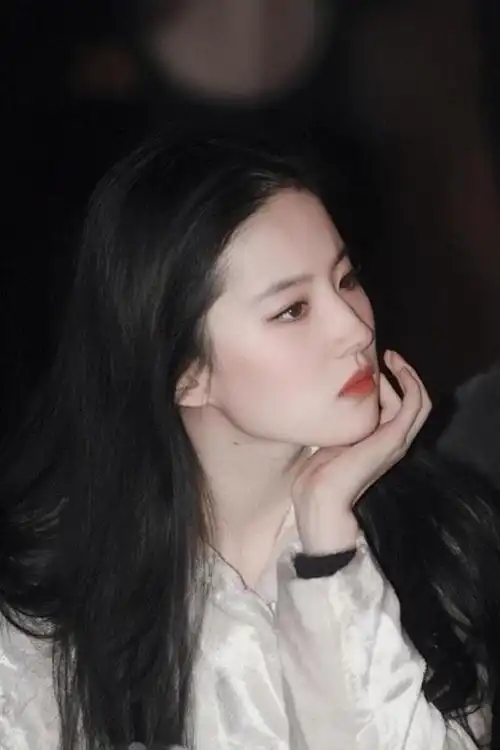 刘亦菲冷门照片网友美到心颤