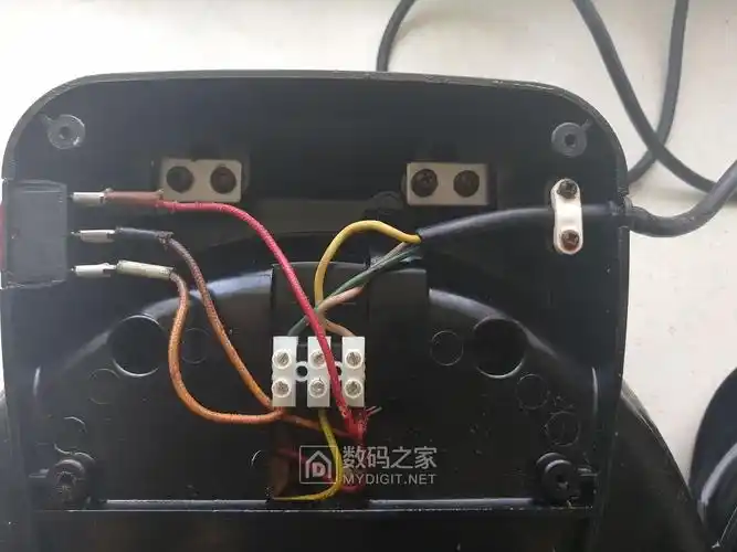 给新买的美的电饼铛换条电源线欢迎各位坛友指正