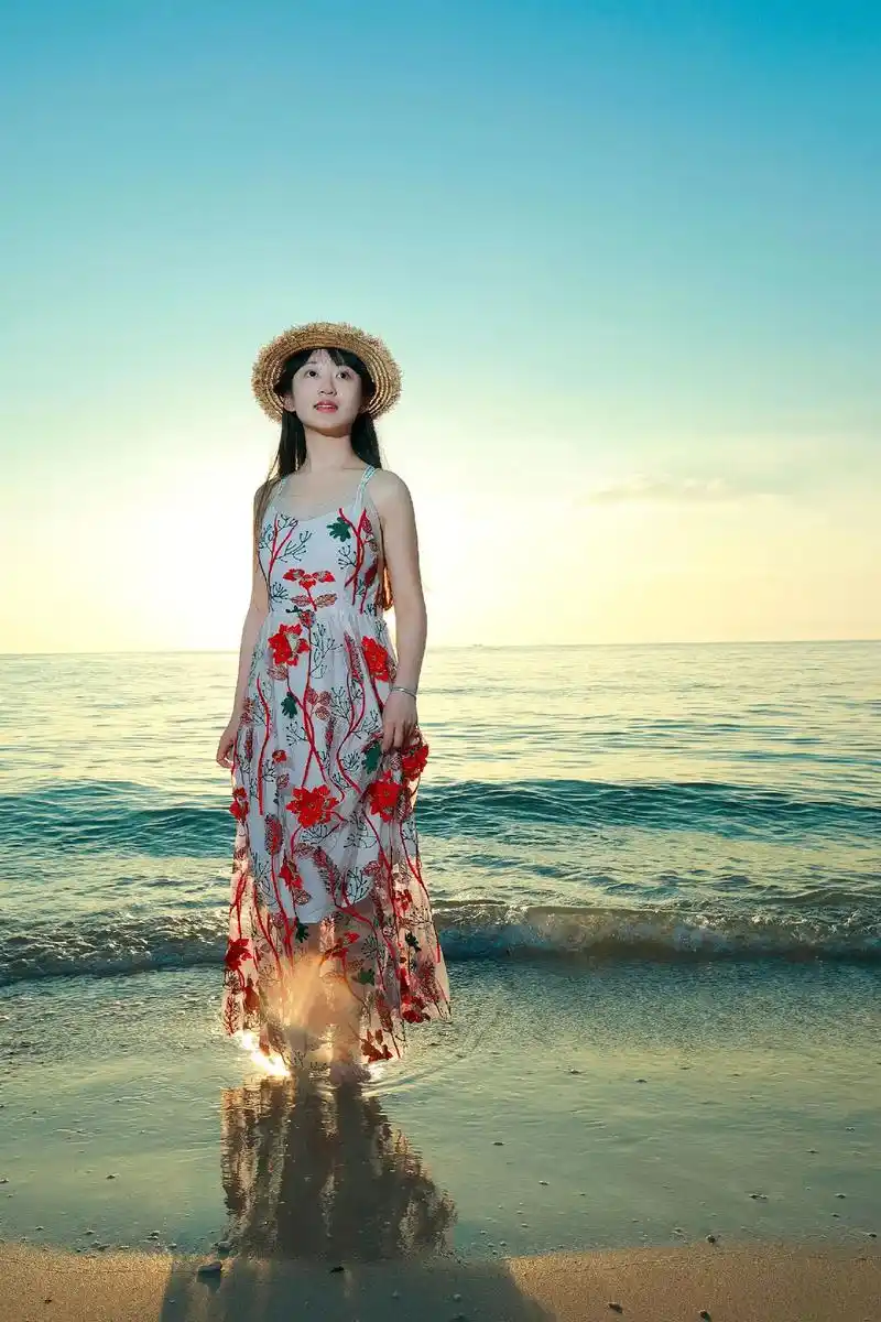 漫步海边,与晚霞共舞,与大海同歌.不仅是一次对美丽 - 抖音