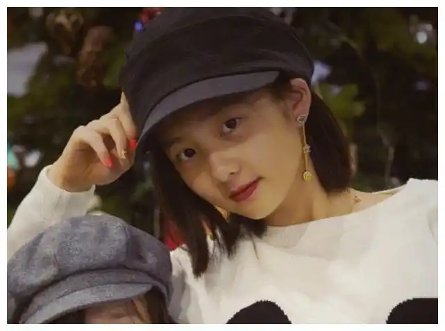 黄磊的小女儿黄少艾转眼也已经快8岁了,2013年12月出生的她,越发灵动.