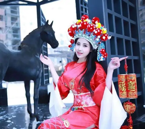 cos女财神,戴予桐女装财神美丽图片手机壁纸