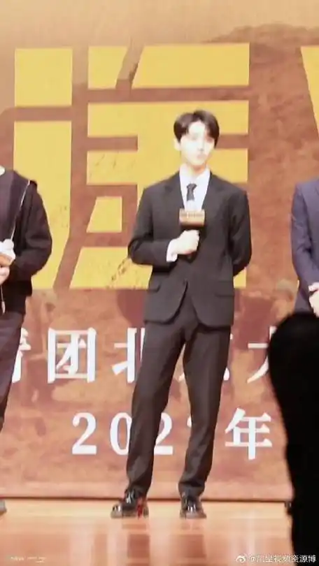 和小凯可爱的小表情#王俊凯# 请接收来自小螃蟹的表白,和小凯可爱的小