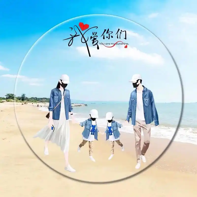 一家四口,爸爸 妈妈 2个儿子.