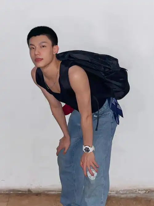 有人会喜欢寸头黑皮吗