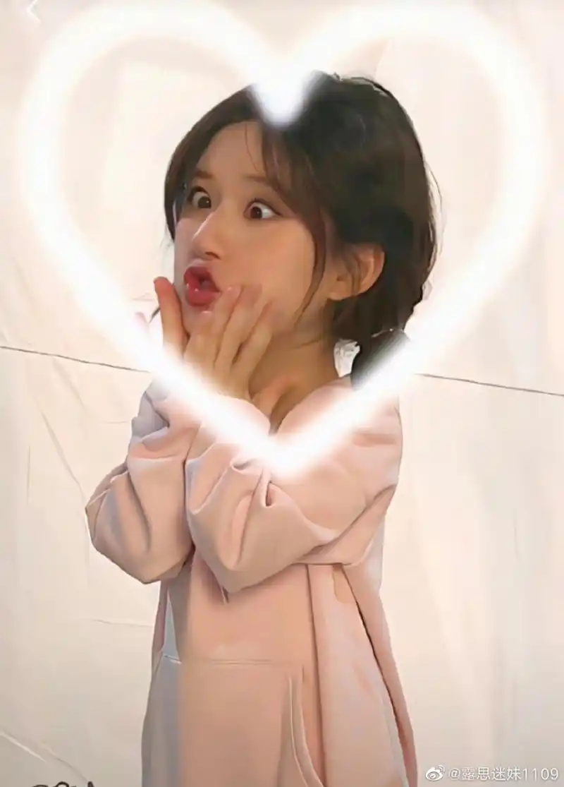 赵露思,可爱~ #赵露思# #搭配# #搞怪可爱头像