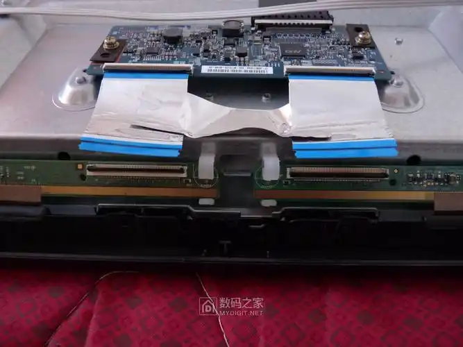 拆修长虹50液晶电视换全部背光灯条