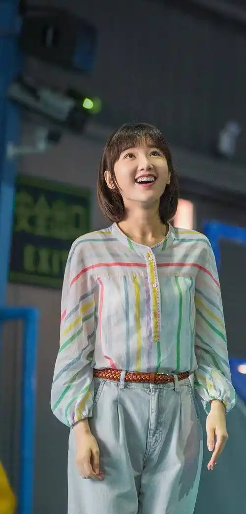 细数毛晓彤在《三十而已》中的服饰,感觉她每件都是乖乖女的形象_look