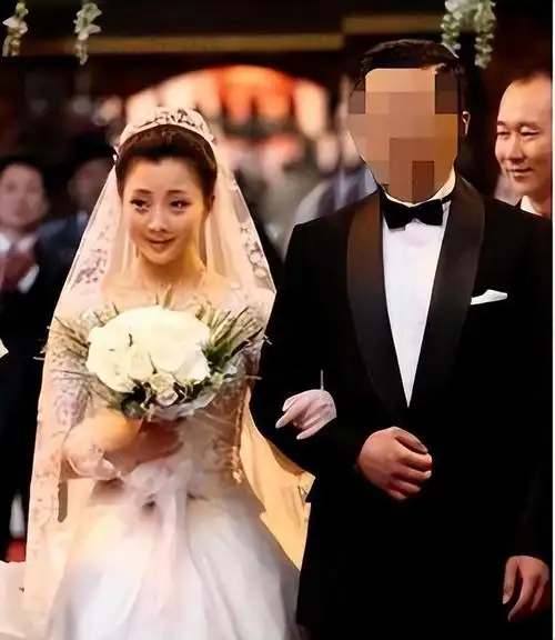 殷桃:一段失败的婚姻,情史一波三折,如今44岁依旧单身|李小冉|孙东海