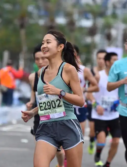香港马拉松女选手的颜值逆天了不比当红女明星差美女如云