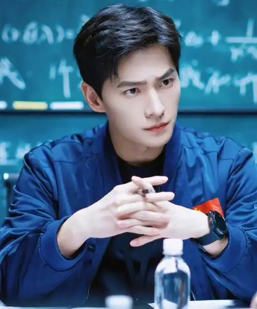 总是在不同的年纪反复爱上杨洋!