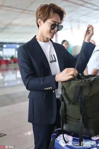 马天宇就是言情小说男主本人吧 低头一笑太苏了