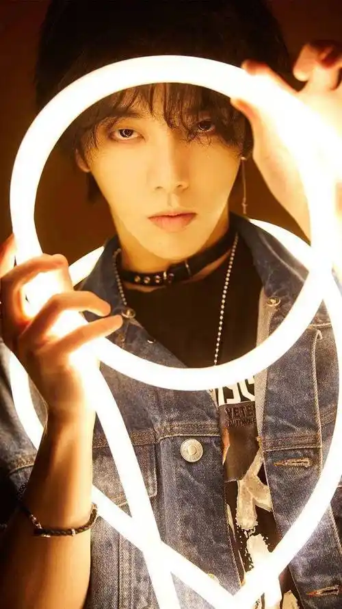 华晨宇花花喜欢花花的可以快来呀手机壁纸锁屏