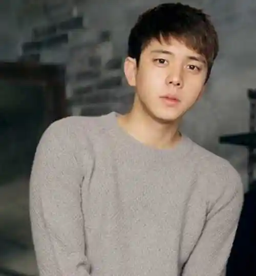 男生怎样留刘海发型,男生刘海往左还是往右_男生扫一扫脸型配发型