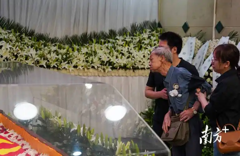 国医大师禤国维遗体告别仪式在广州举行