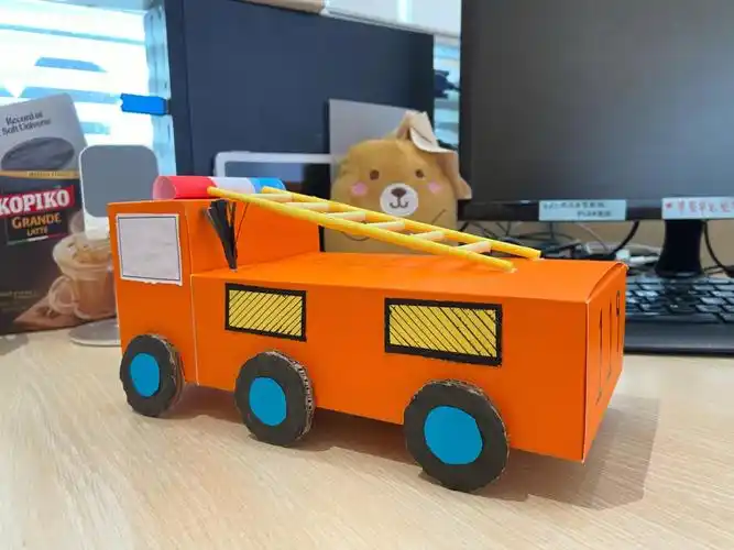 幼儿园手工小汽车