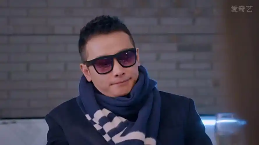 克拉恋人里面这个雷奕明的眼镜是什么牌子 什么款式 哪里有买