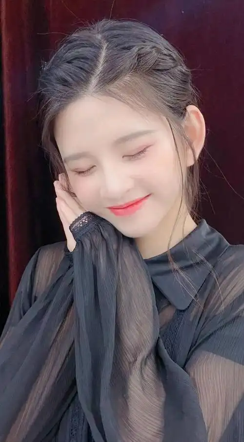 林思意,古装和现代装都很美的少女