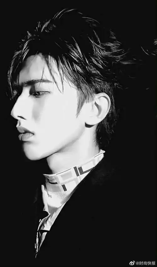 蔡徐坤黑白复古风氛围感十足