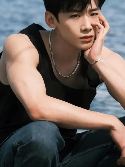 白敬亭这身材谁看了不迷糊啊