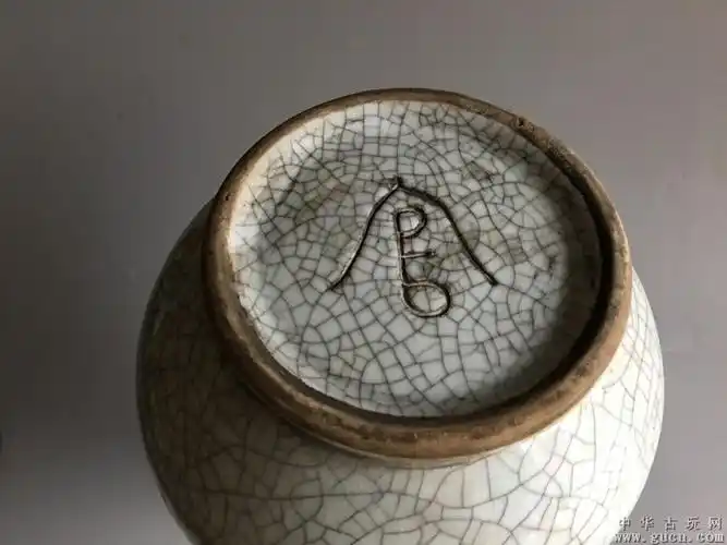 出土宋代歌窑官窑玉壶春瓶