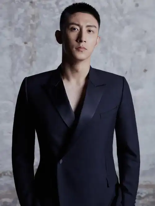 全新dior迪奥中国旷野男士香水系列形象大使黄景瑜