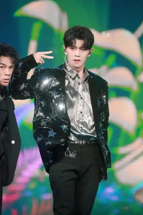 任嘉伦新歌seeya#1231东方卫视跨年 forever的独一无二@任嘉伦aleen