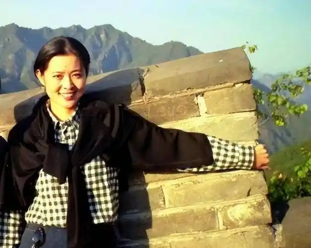 30岁的倪萍有多美?看完旧照片,网友:一见误终身!_春晚_才华_观众