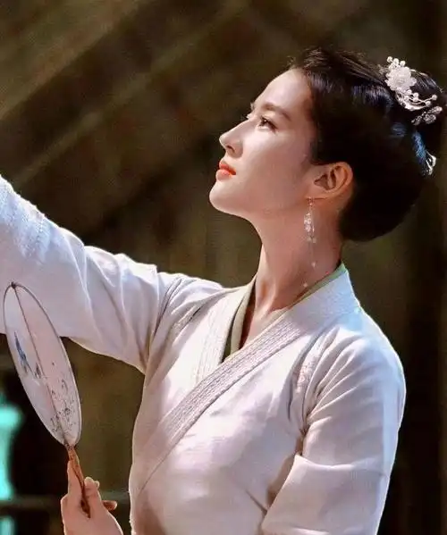 神仙姐姐刘亦菲真是太美了,犹如仙女下凡一般美丽!