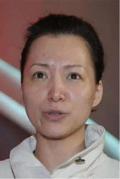 每天只睡三四个小时董卿的素颜卸妆照老了十岁