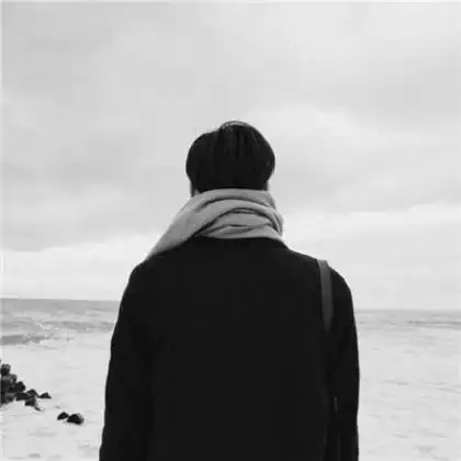 黑白帅气头像男生背影图片期待你突如其来的关心