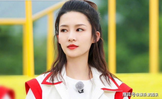 《奔跑吧》最新剧照出炉,谭松韵李沁同台,网友:把遥控器抓牢了