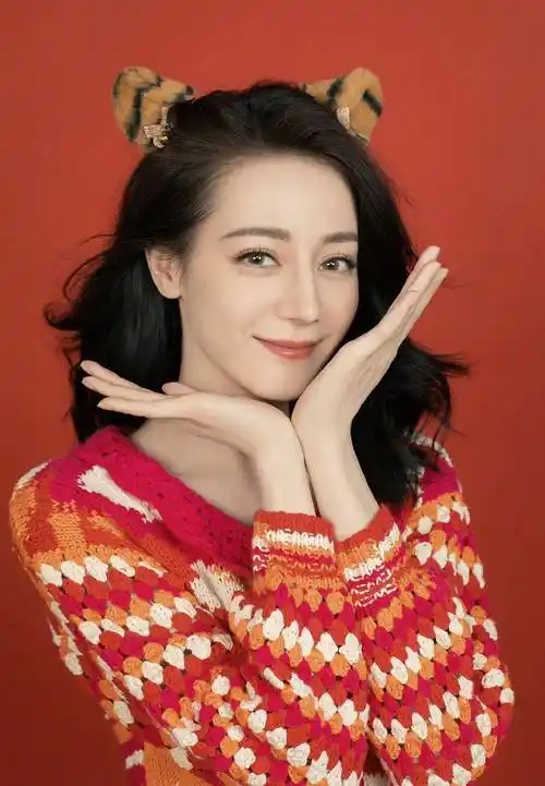 迪丽热巴时尚合集:女神魅力,如花似玉