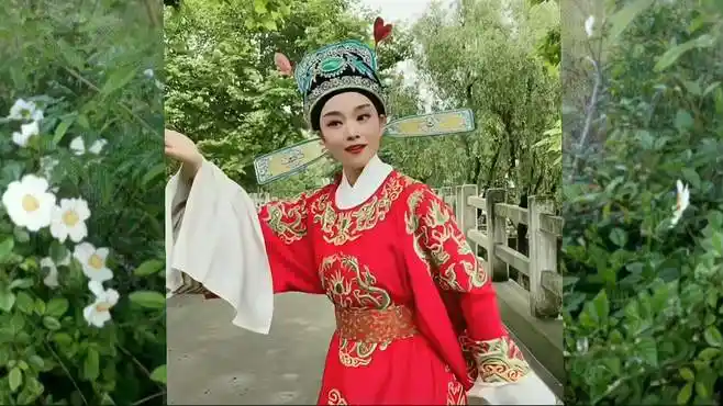 美女演员户外唱段黄梅戏《女驸马》"为救李郎离家园"好听好看!