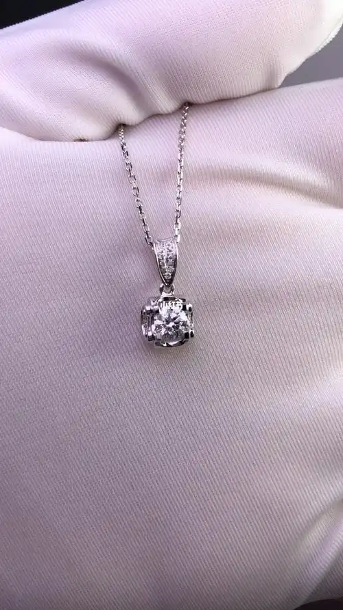 18k金钻石吊坠单颗钻石30分