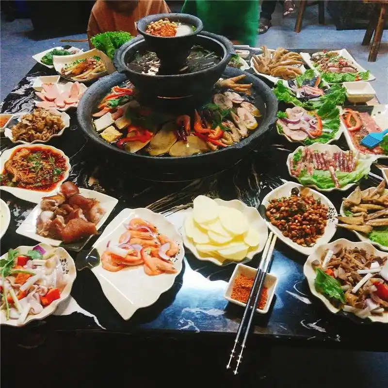 类似铁板烧 烤肉的神仙组合烙锅属于贵州小吃界的"一锅香"美食篇地址