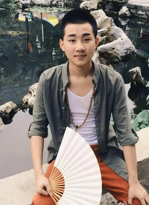 郭德纲对陶阳比张云雷还宠小时候抱着睡现又成立麒麟剧社