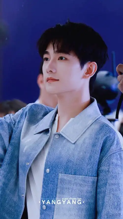 杨洋打卡西安青岛白啤生活家营地##青岛啤酒白啤代言