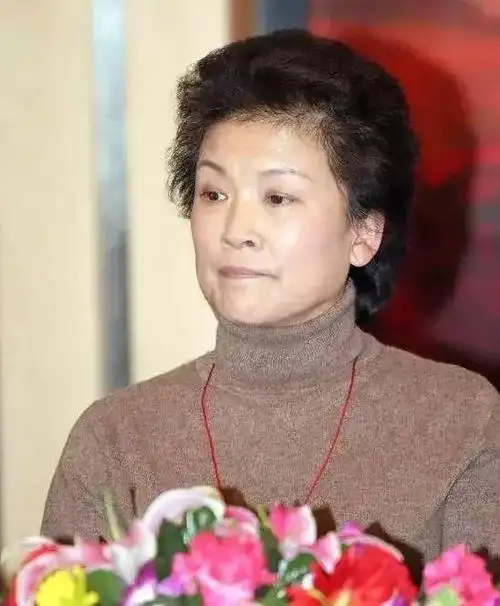 著名演员宋春丽我这辈子最正确的决定就是在61岁高龄做了妈妈