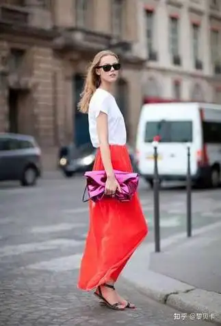 很多人都觉得难穿好看的红裤子最机智的办法是搭配白色上衣.