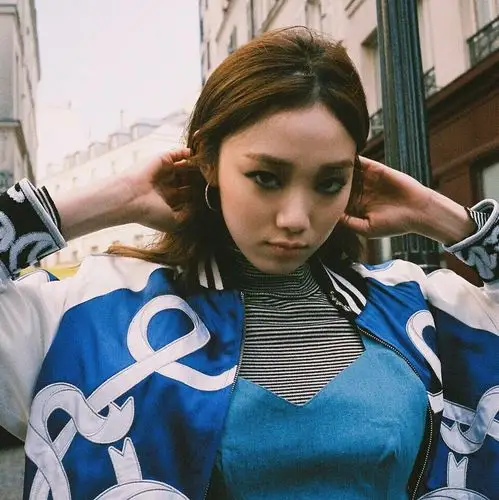 高清 头像 女生 微笑 李圣经