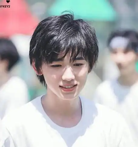 整形医生分析:为什么宋亚轩是真日系脸,肌肉趋向老天予赐的存在