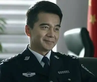 52岁许亚军四妻两儿,老婆娇美,网友:祁厅长婚姻也要胜天半子!