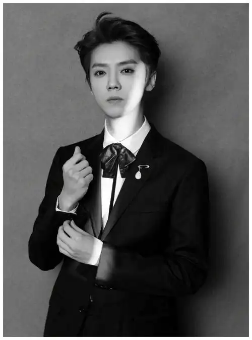 吴亦凡张艺兴时隔7年或将合体,归国四子合体还会远吗__财经头条